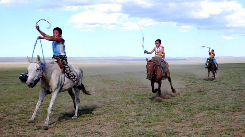 Bestand:Paardenrace Mongolie.jpeg