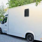 te huur: paarden vrachtwagen