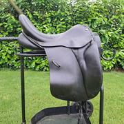 Dressuurzadel Euroriding Luxor 18inch