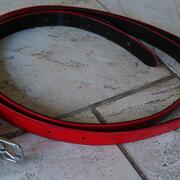 Knalrode biothane stijgbeugelriemen van het merk Maximum