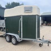 Net onderhouden 1,5paards trailer