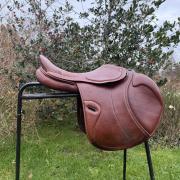 Arturo Fortunato springzadel 17,5” MW boom bruin 