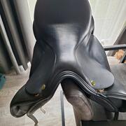 Hulsebos WB4 dressuurzadel 17.5 MW (2021) - zeer netjes!