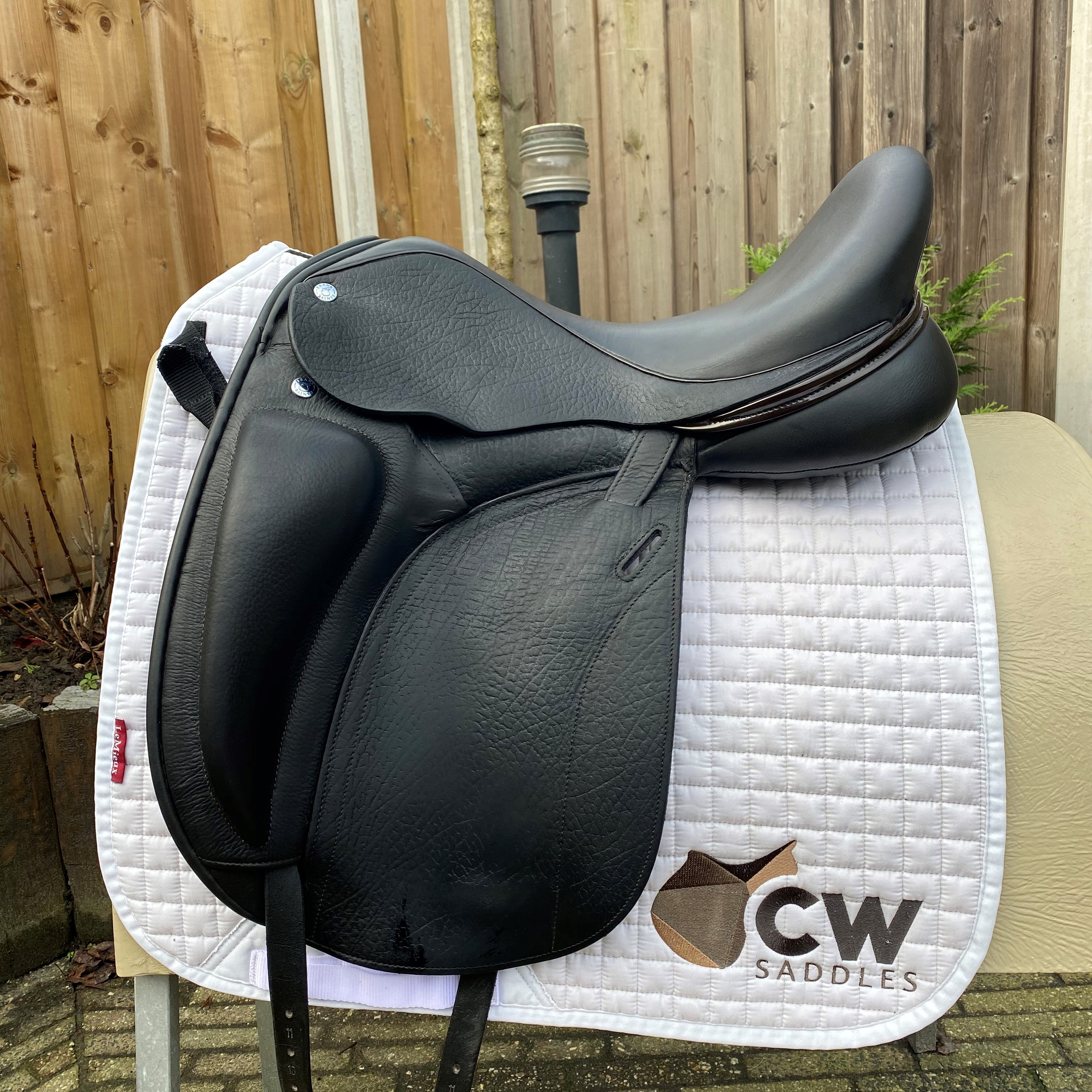 Frank Baines Adagio dressuurzadel 17'5 | Bokt.nl