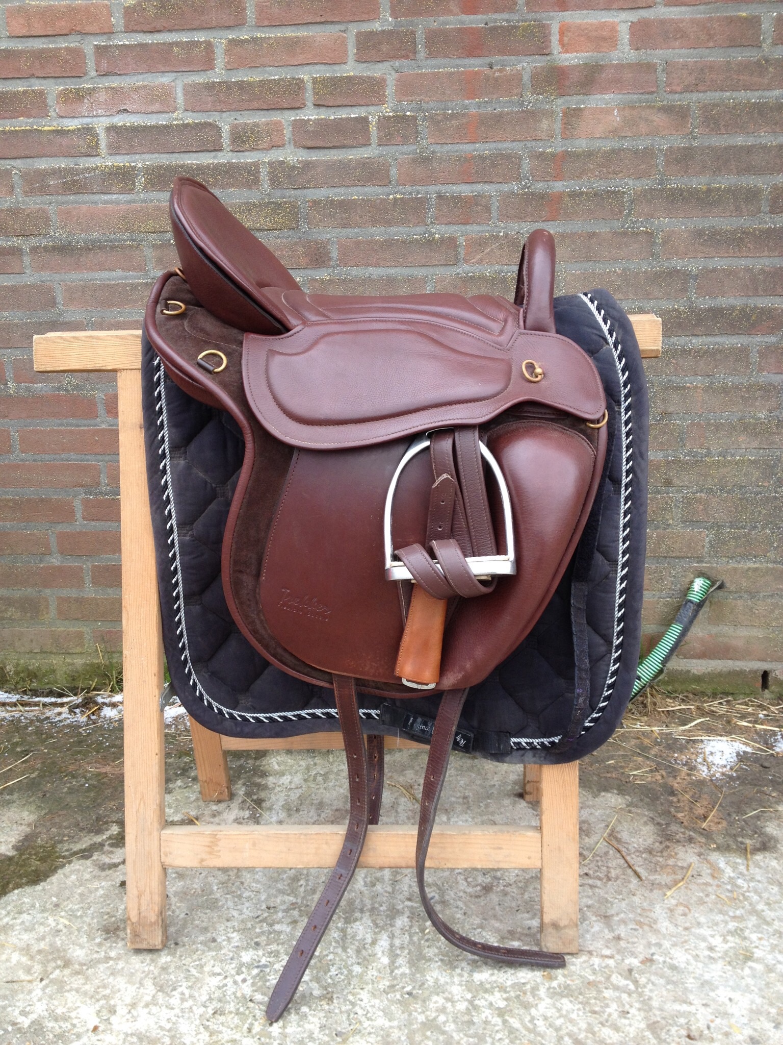 A&M Reitsport Boomloos wandelrijzadel SAMI bruin van kunstleer NIEUW
