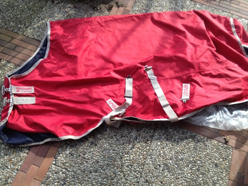 Rode Amigo regendeken 0 gram 195 cm Bokt.nl