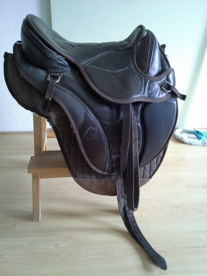 F.R.A. bruin boomloos zadel, maat 2