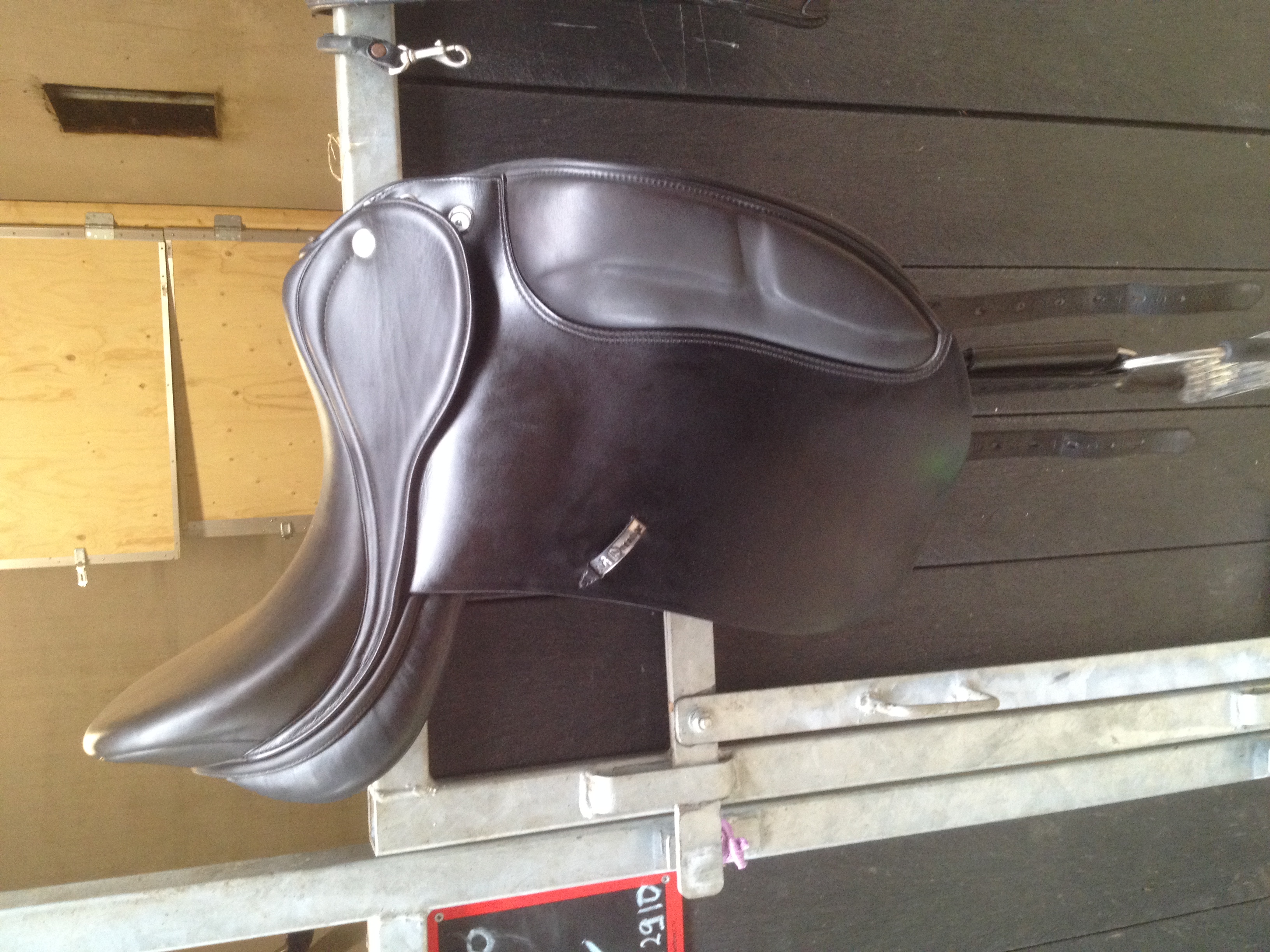 Selle De Dressage Prestige Doge 17 Pouces - Cuir Noir, Comme Neuve