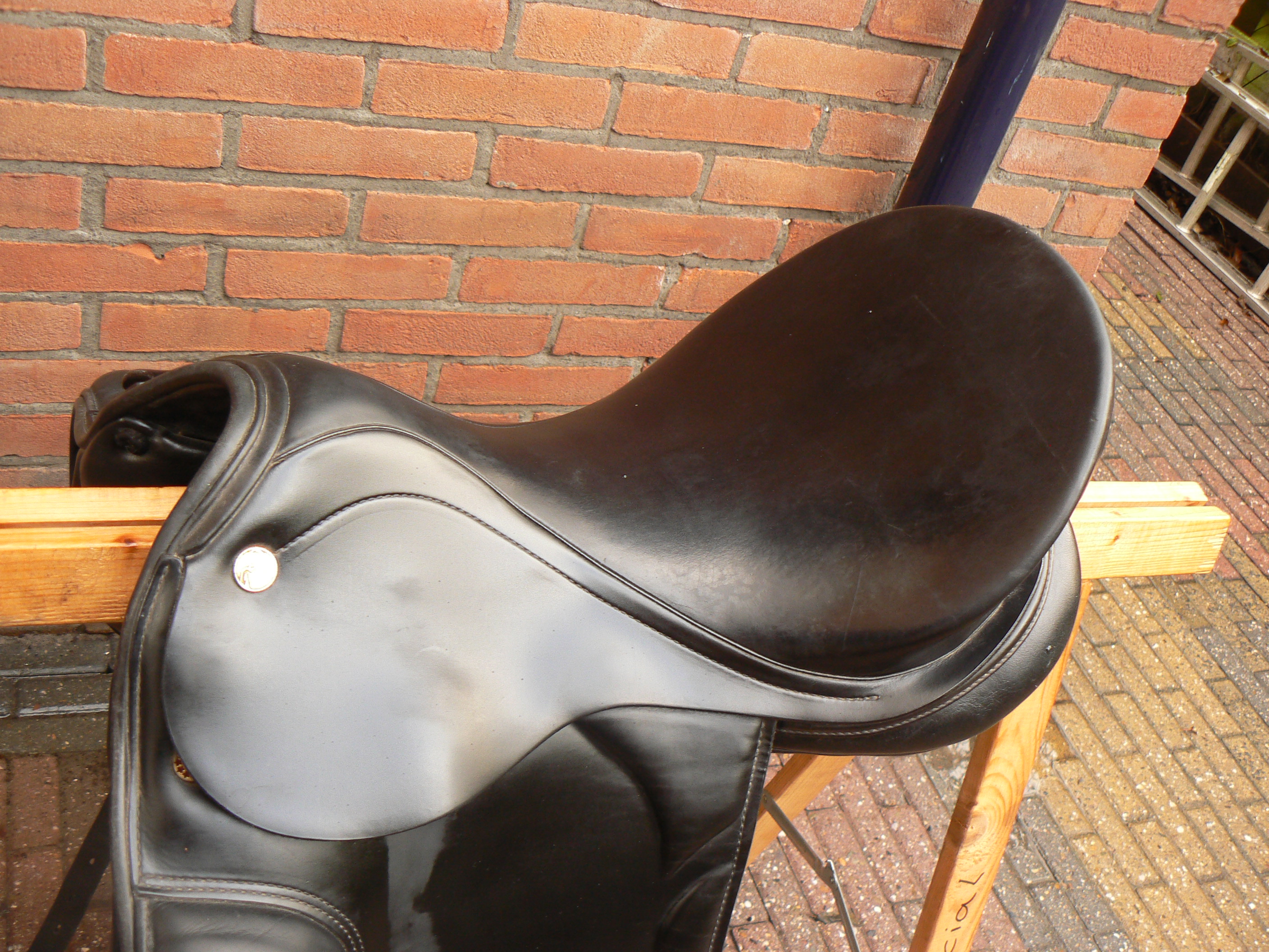Selle De Dressage Prestige Doge 17 Pouces - Cuir Noir, Comme Neuve