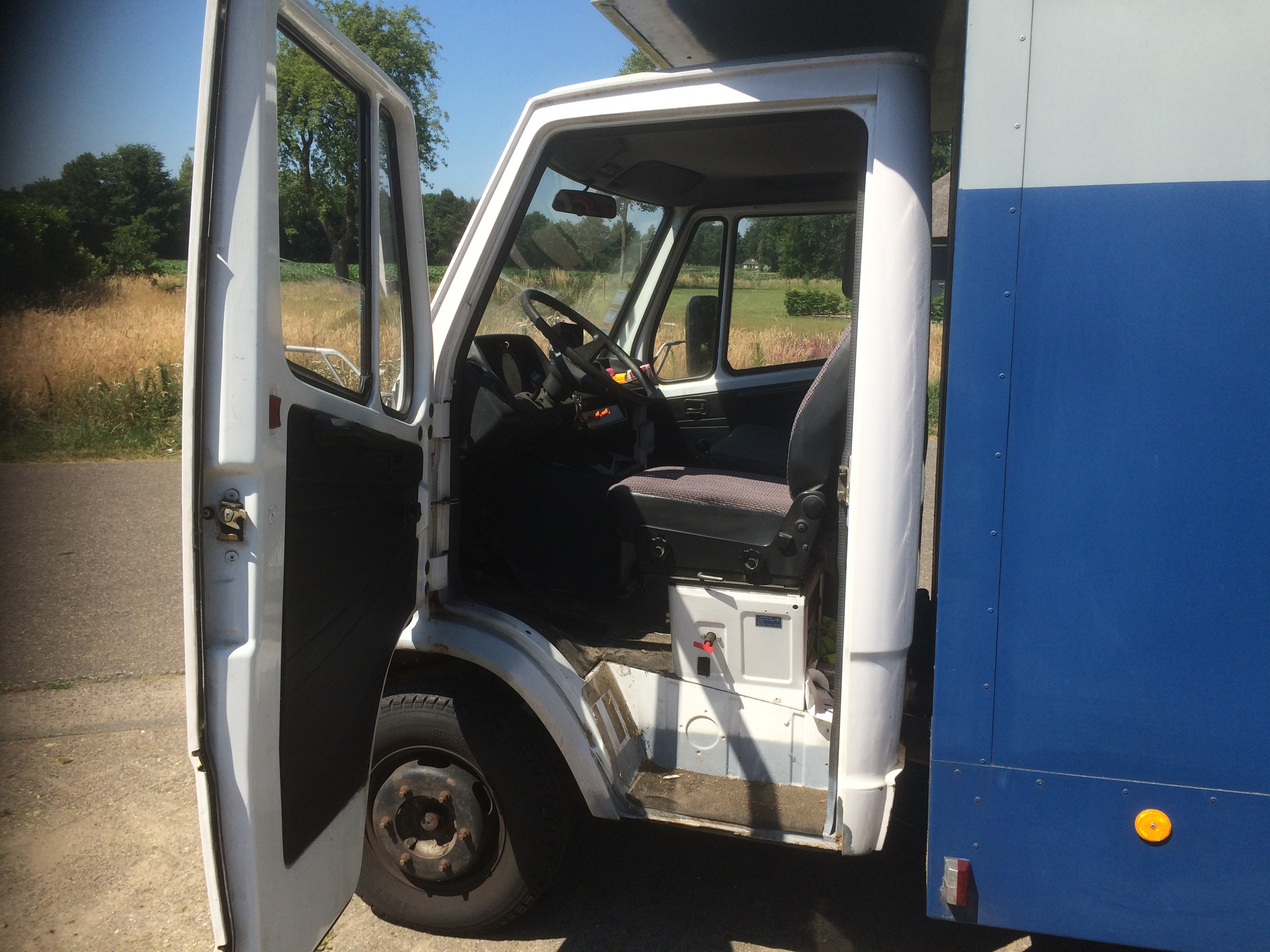 Paardenvrachtwagen Mercedes 409d (b rijbewijs) | Bokt.nl