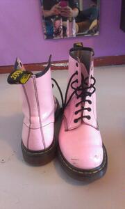 Stoere unieke licht roze dr martens maat 40 | Bokt.nl