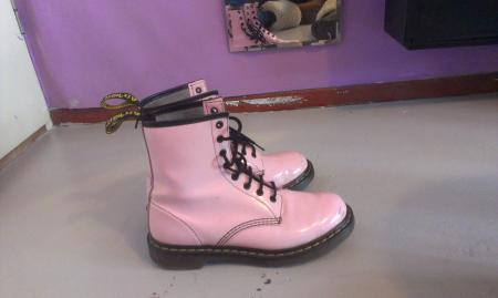 Stoere unieke licht roze dr martens maat 40 Bokt