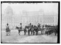 De parade bijna een eeuw eerder, in 1911 voor Koning George.